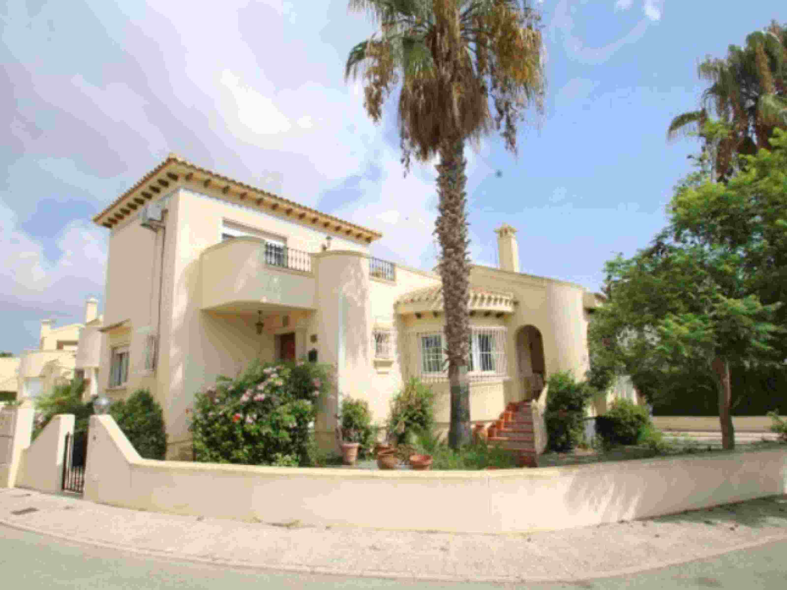 South facing detached villa on Las Rambas Golf Course