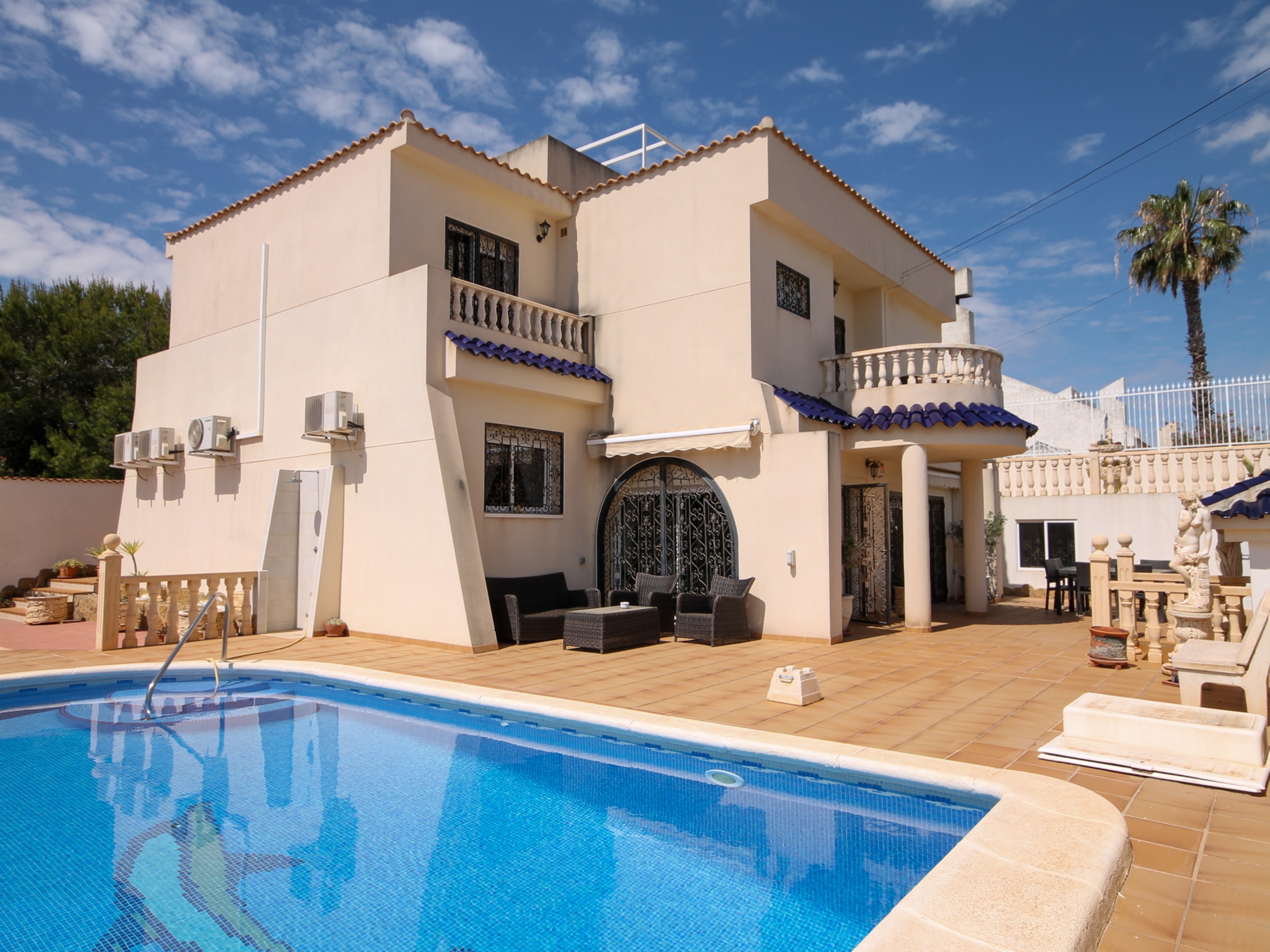 Stunning 5 bedroom villa with pool