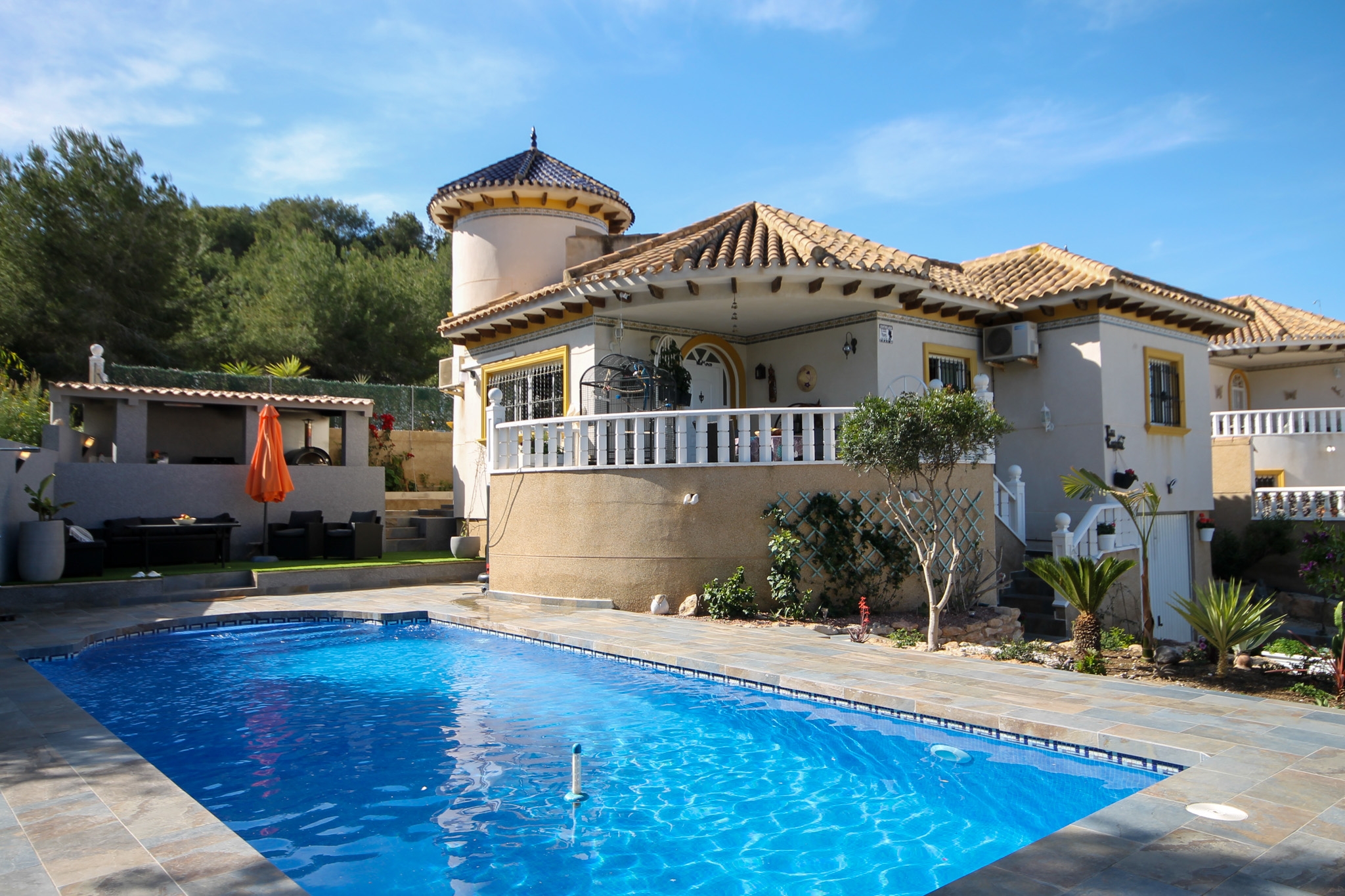 3 Bed detached villa by the golf course with private pool