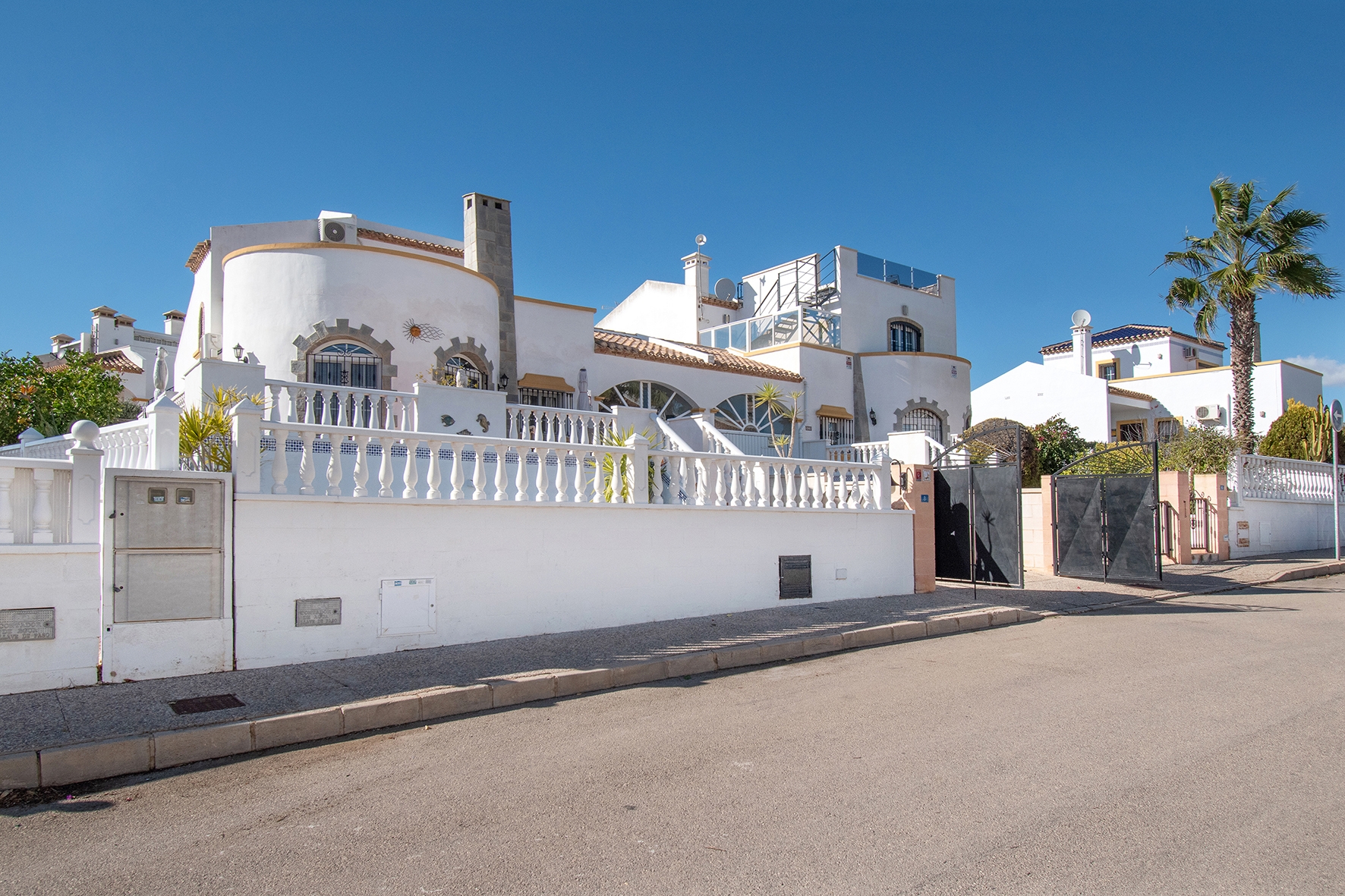 3 Bed Detached Villa with Private Pool, Garage and Sea Views