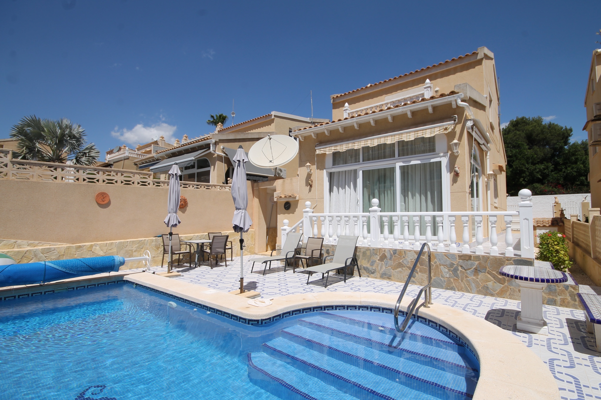 Detached villa with private heated pool