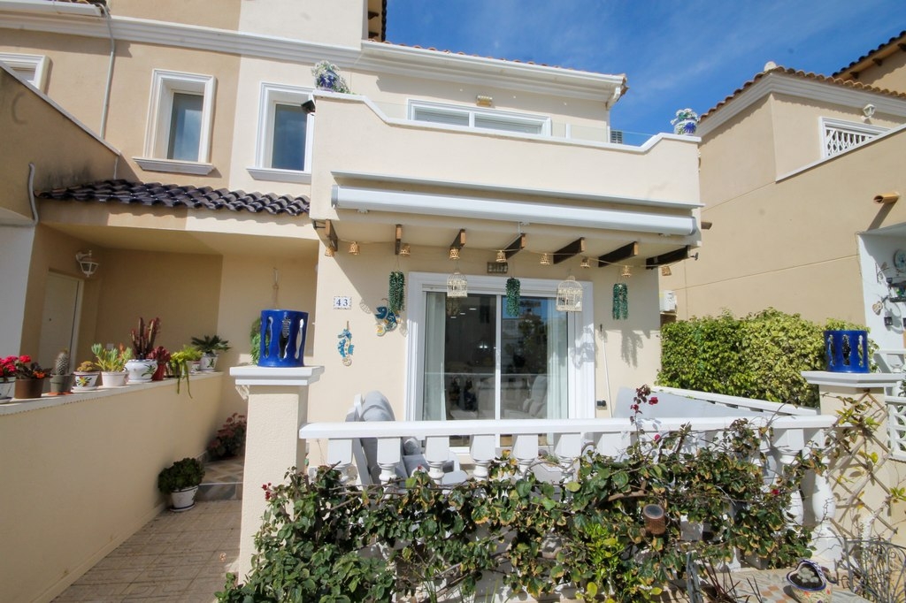 Fabulous 3 bedroom semi detached villa with pool