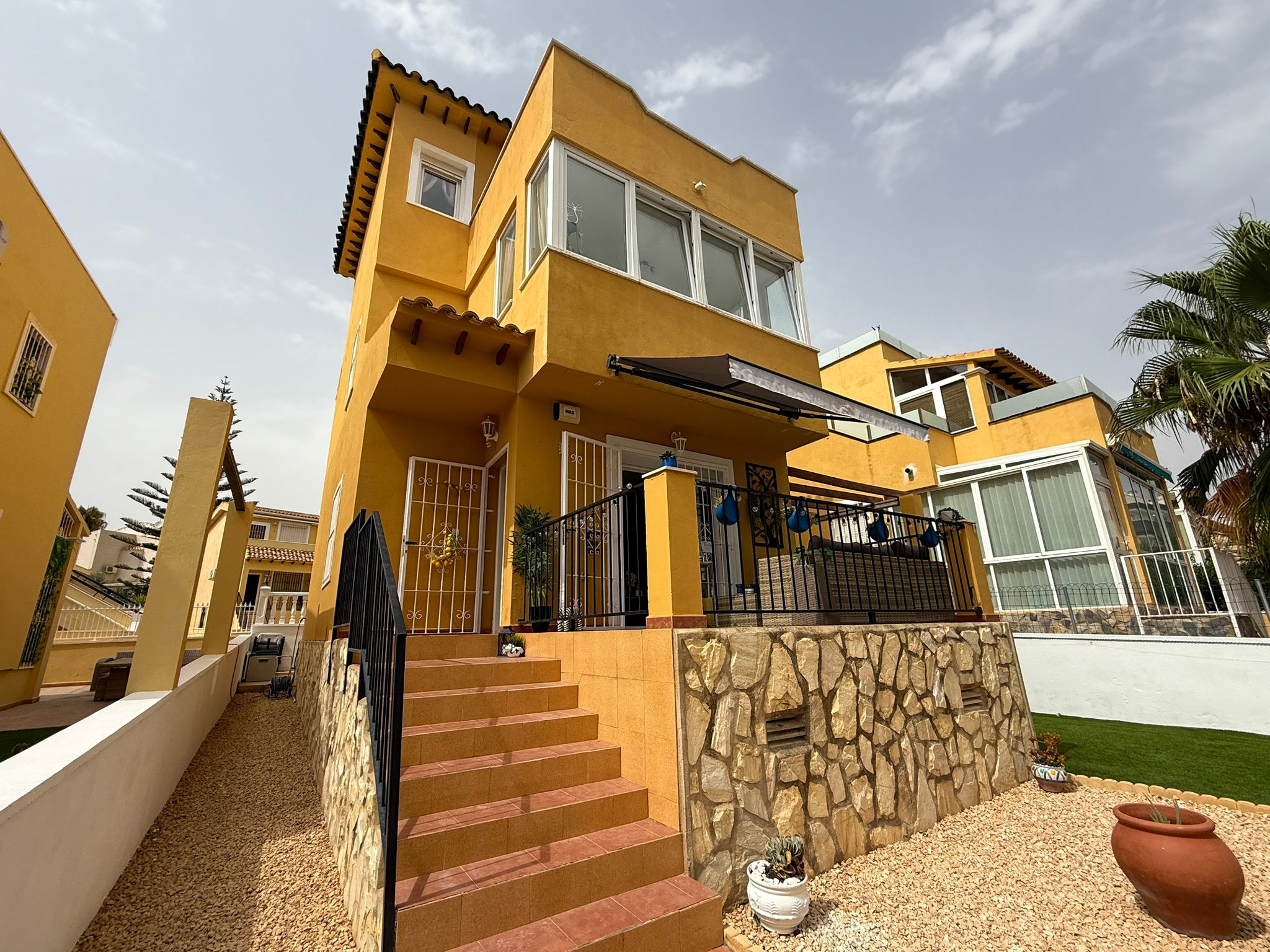 SPACIOUS 3 BED 3 BATH VILLA WITH POOLS