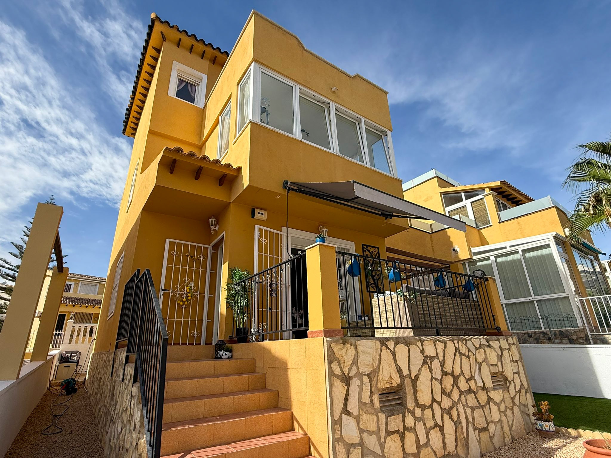 SPACIOUS 3 BED 3 BATH VILLA WITH POOLS