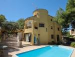CV0823, Large villa with pool on 800m plot