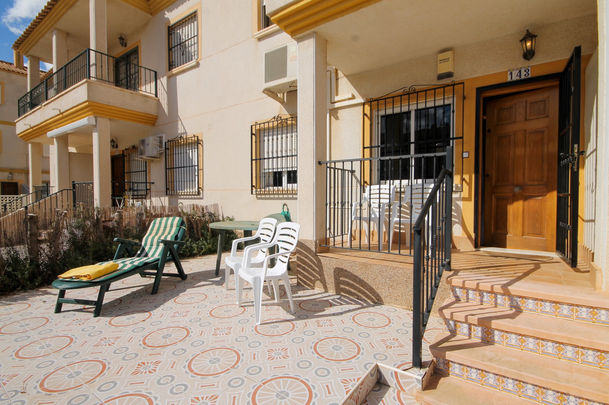Ground floor 2 bed apartment wtih communal pool