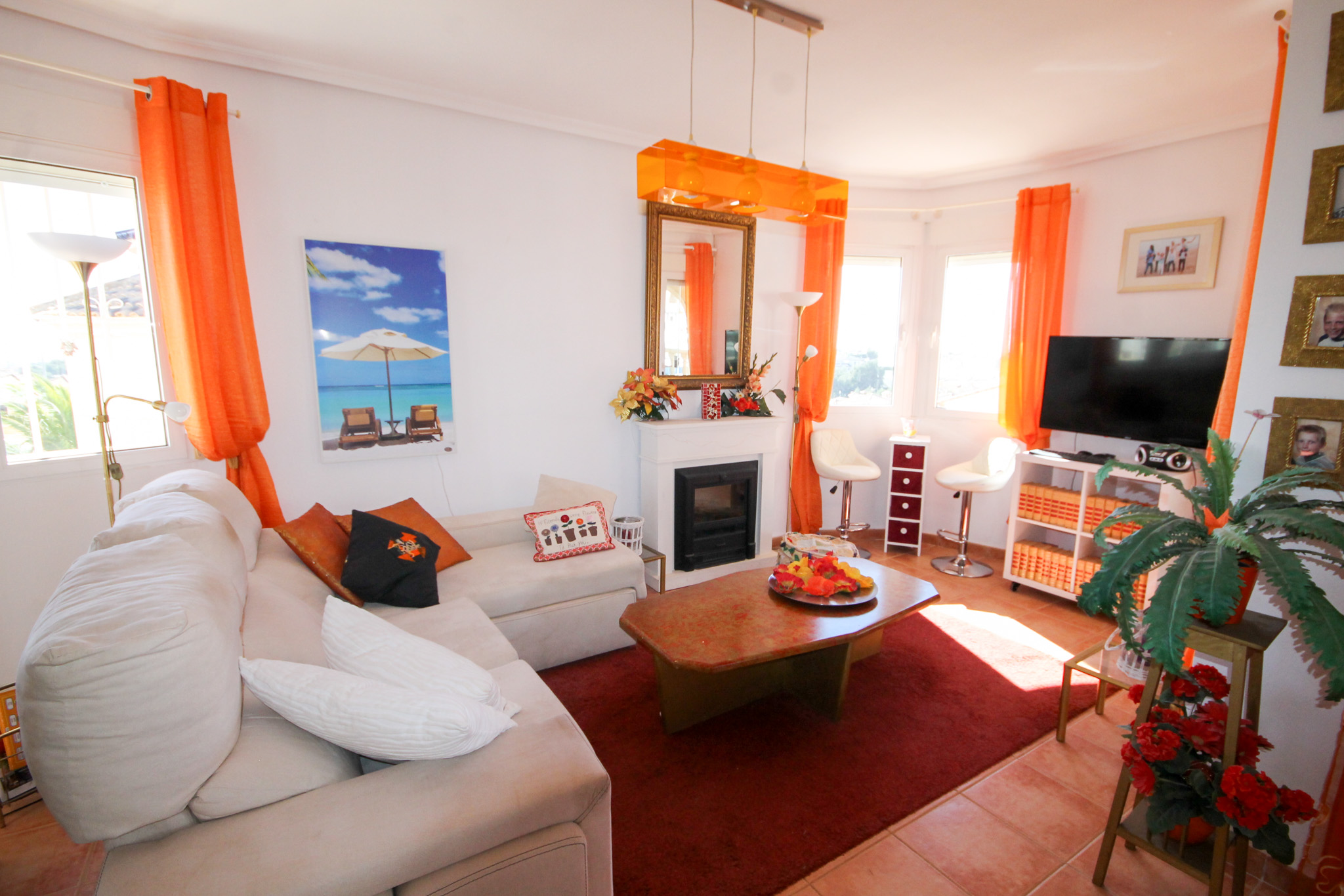 For Sale - Four Bed villa on large plot with heated pool -  - Alicante