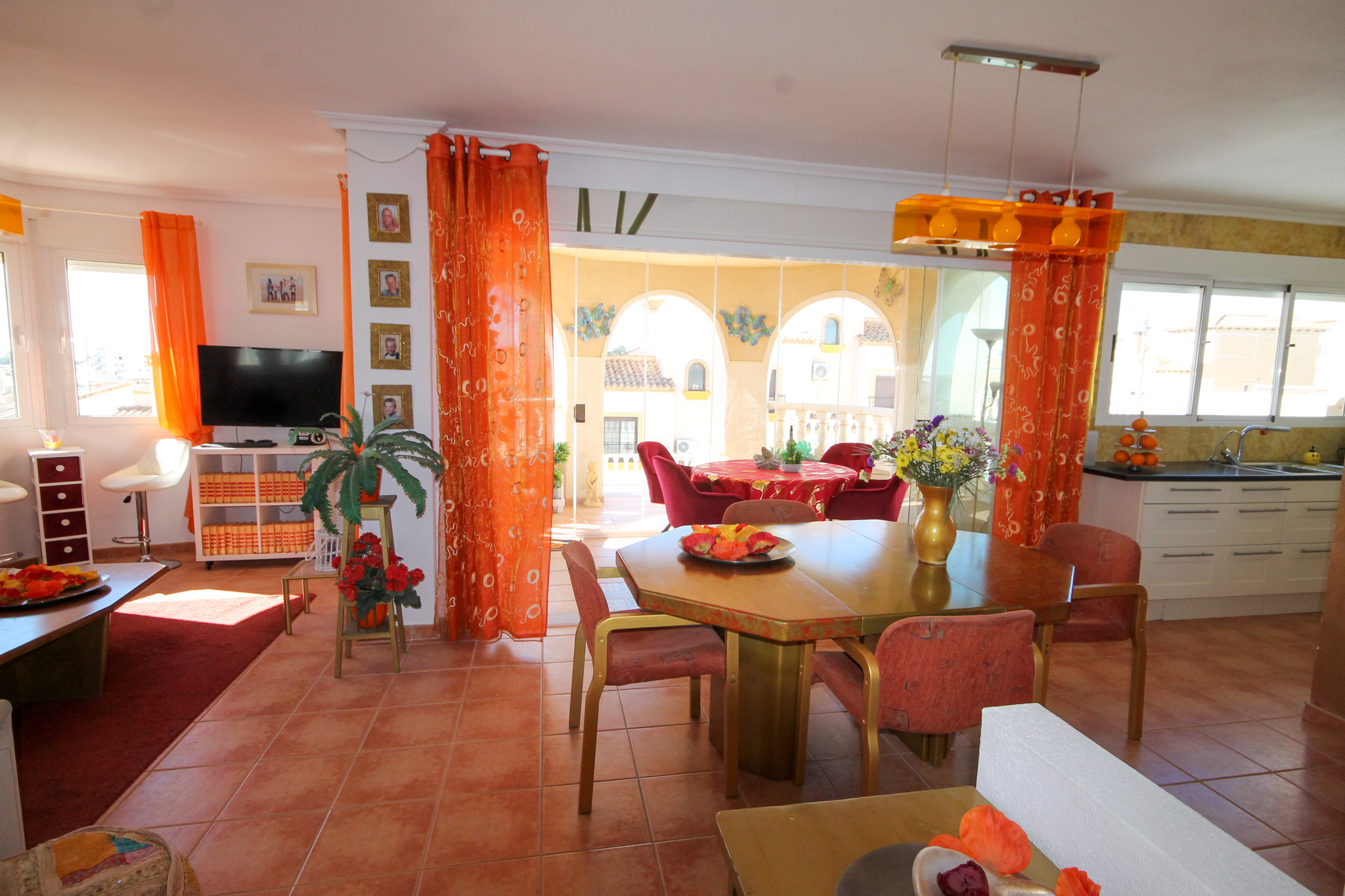 For Sale - Four Bed villa on large plot with heated pool -  - Alicante