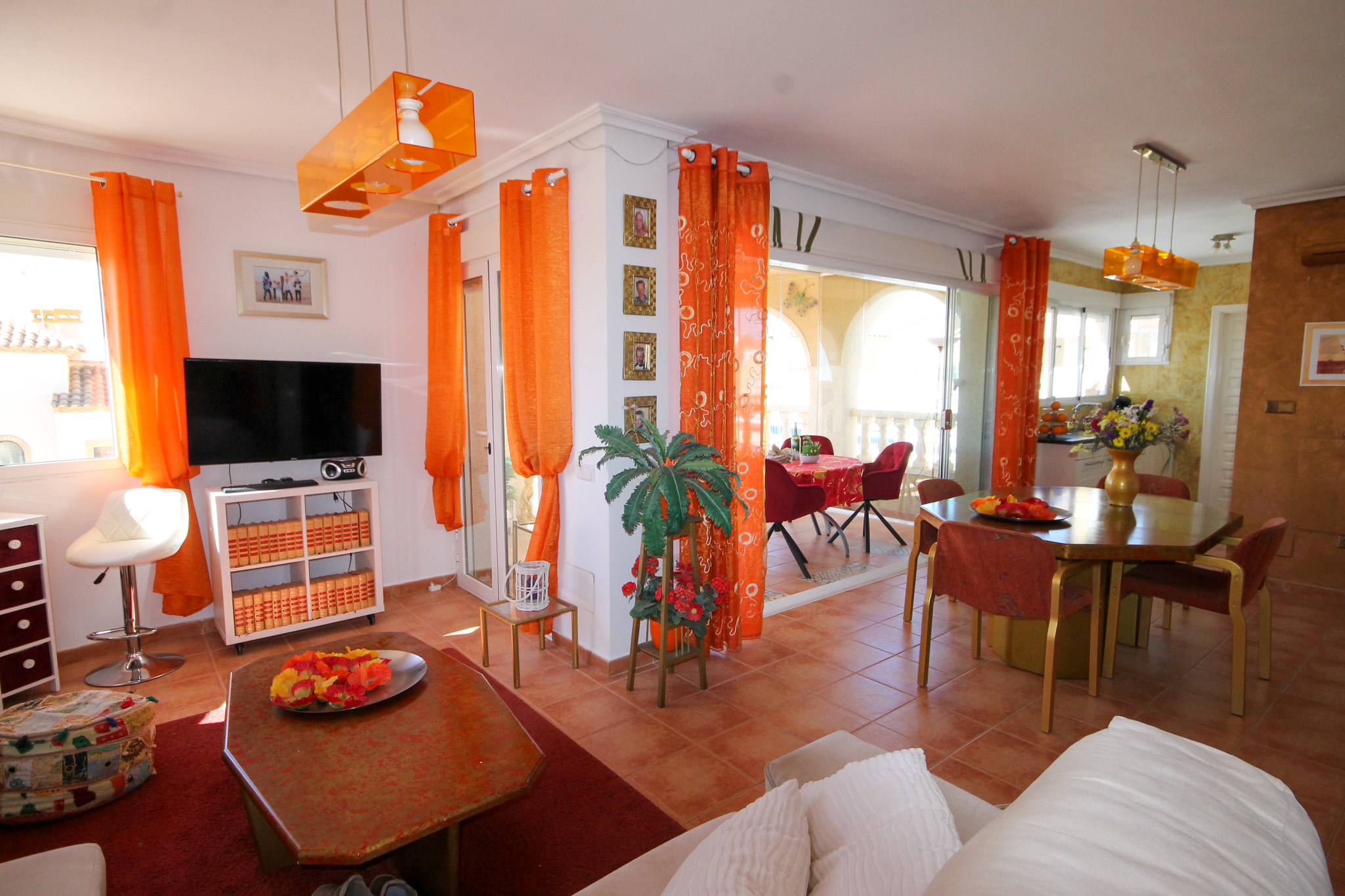 For Sale - Four Bed villa on large plot with heated pool -  - Alicante