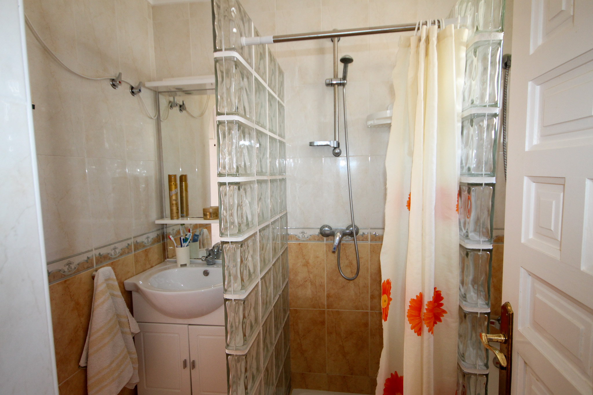 For Sale - Four Bed villa on large plot with heated pool -  - Alicante