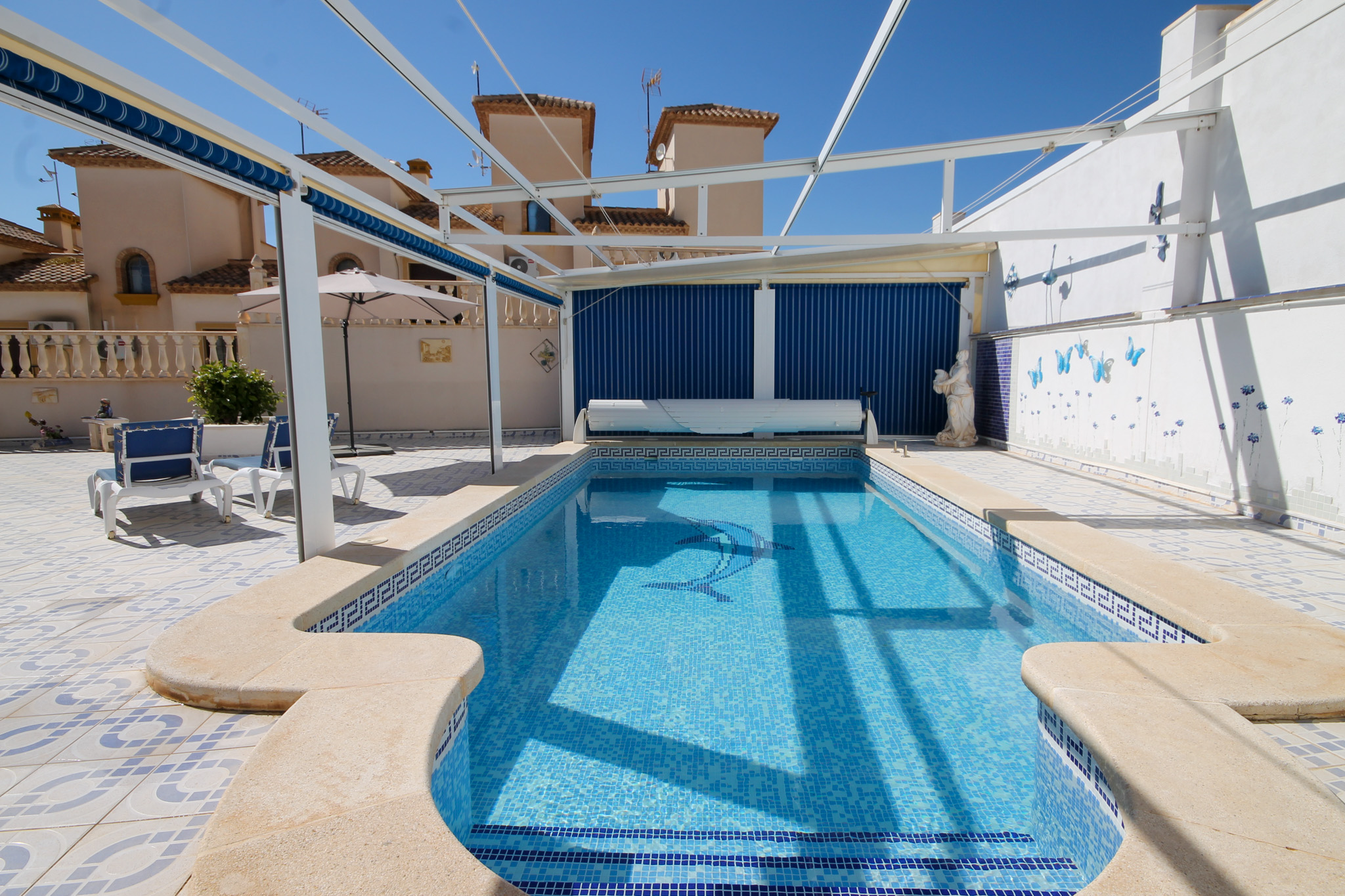For Sale - Four Bed villa on large plot with heated pool -  - Alicante