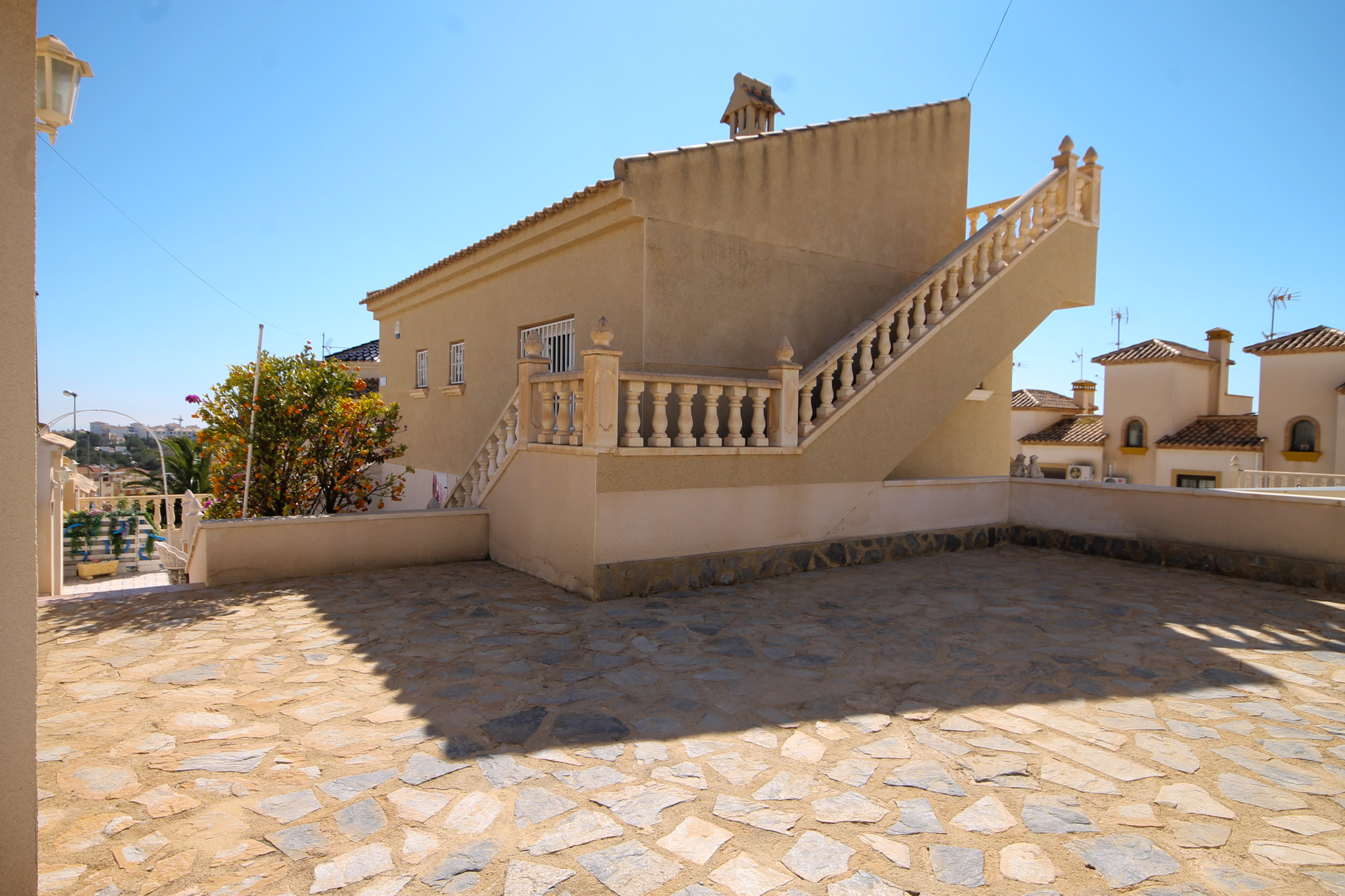 For Sale - Four Bed villa on large plot with heated pool -  - Alicante