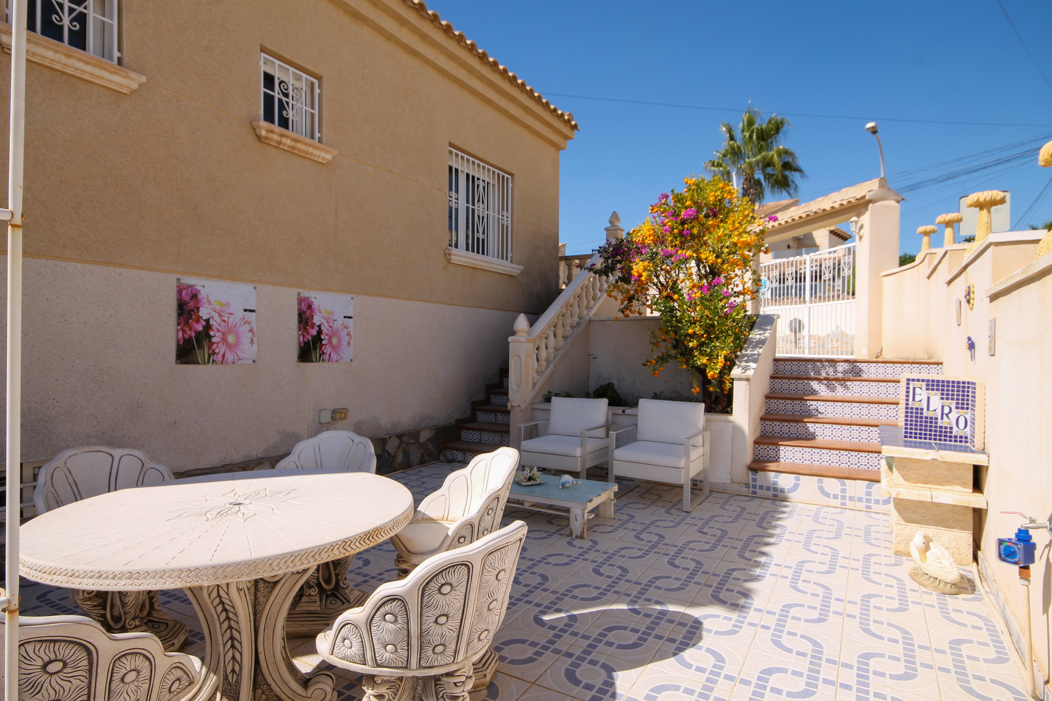 For Sale - Four Bed villa on large plot with heated pool -  - Alicante