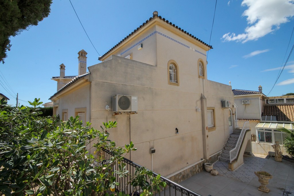 For Sale - Detached villa with 2 beds, 3 baths and basement -  - 
