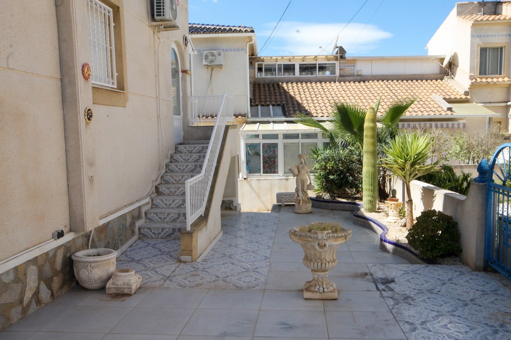 For Sale - Detached villa with 2 beds, 3 baths and basement -  - 