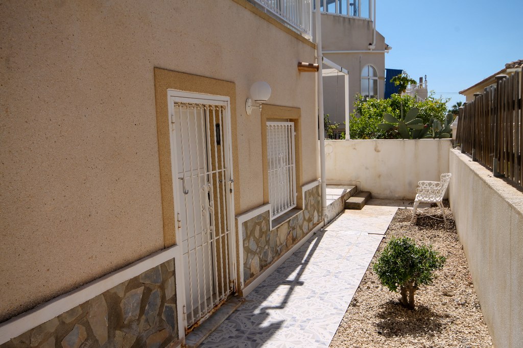 For Sale - Detached villa with 2 beds, 3 baths and basement -  - 