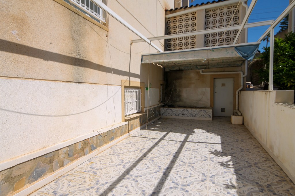 For Sale - Detached villa with 2 beds, 3 baths and basement -  - 