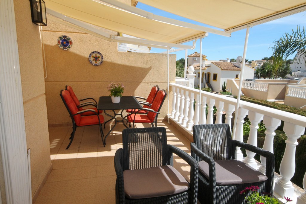 For Sale - Fabulous 4 bed house overlooking the pool -  - Alicante