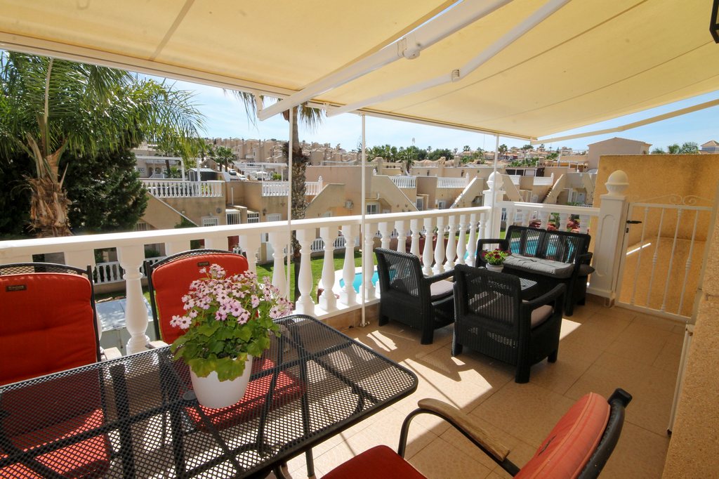 For Sale - Fabulous 4 bed house overlooking the pool -  - Alicante