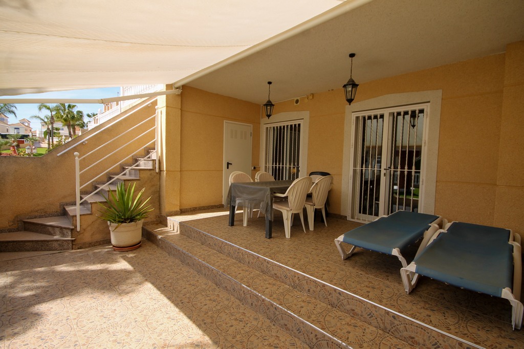 For Sale - Fabulous 4 bed house overlooking the pool -  - Alicante