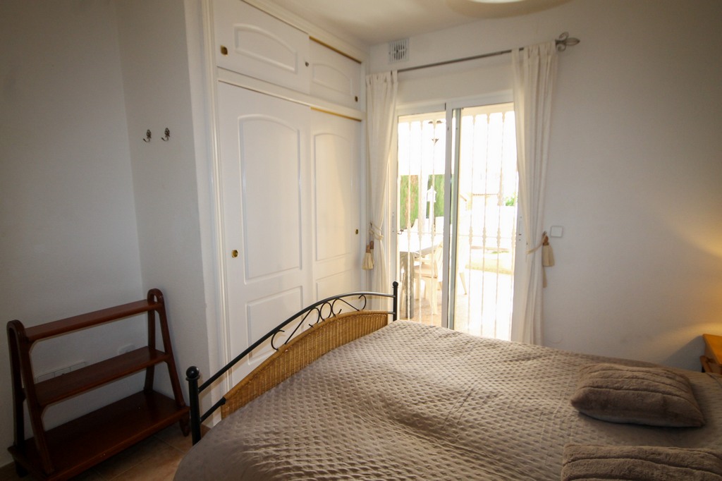 For Sale - Fabulous 4 bed house overlooking the pool -  - Alicante