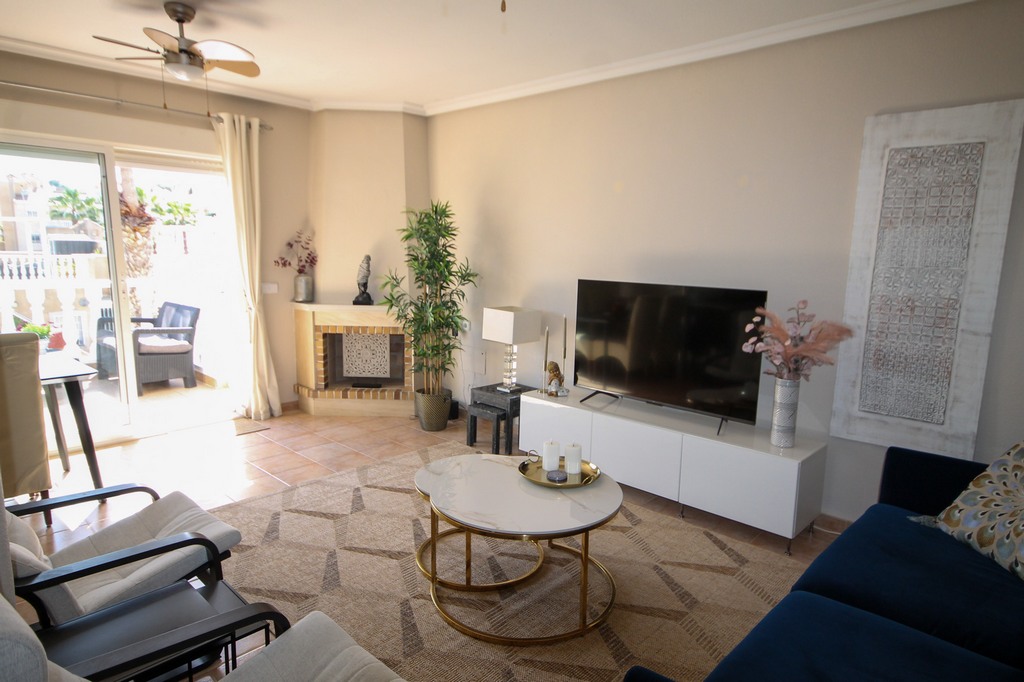 For Sale - Fabulous 4 bed house overlooking the pool -  - Alicante