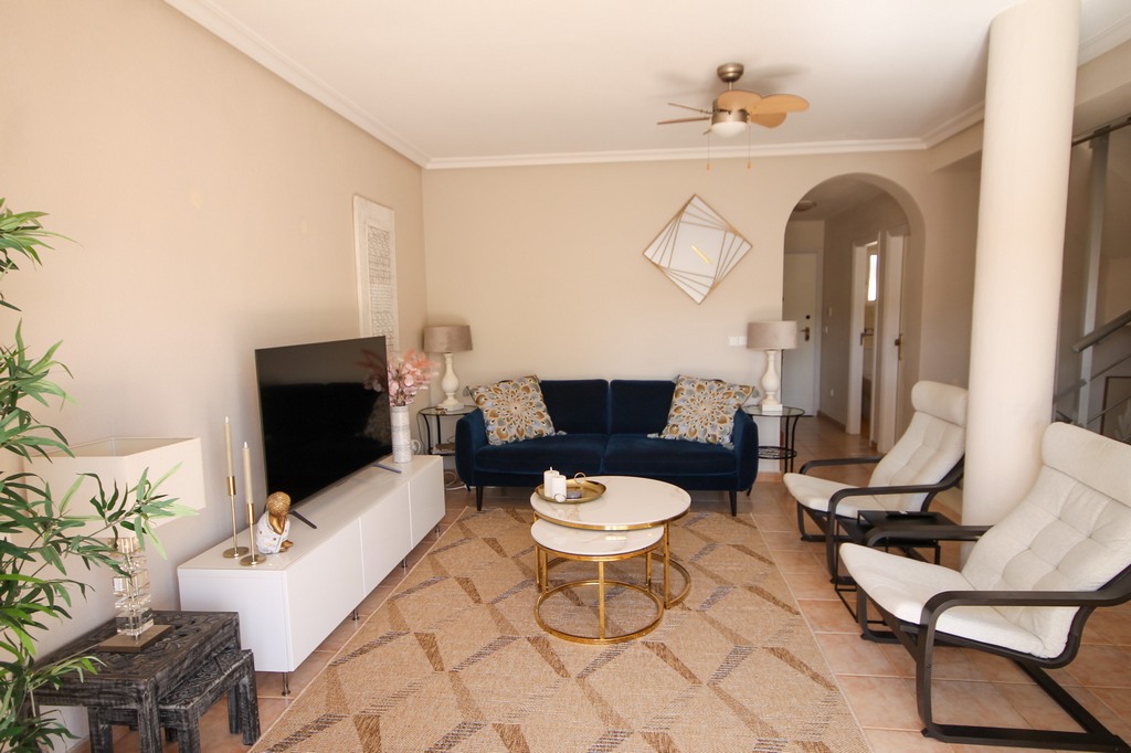 For Sale - Fabulous 4 bed house overlooking the pool -  - Alicante