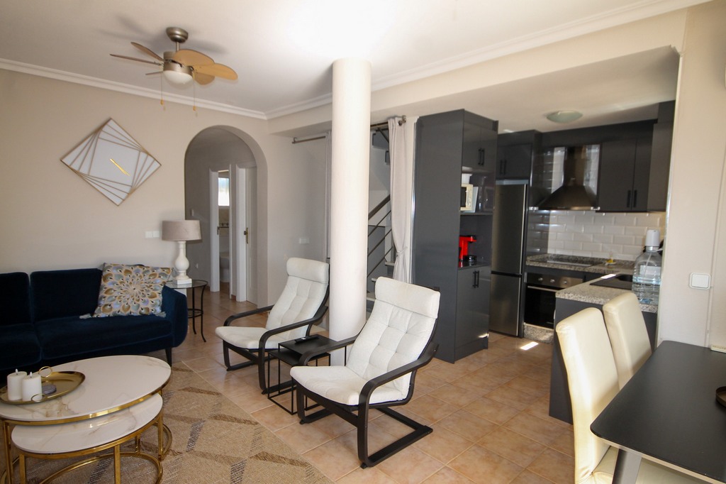 For Sale - Fabulous 4 bed house overlooking the pool -  - Alicante