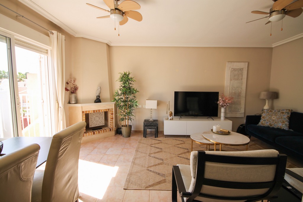 For Sale - Fabulous 4 bed house overlooking the pool -  - Alicante