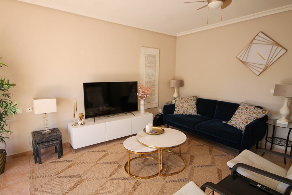 For Sale - Fabulous 4 bed house overlooking the pool -  - Alicante