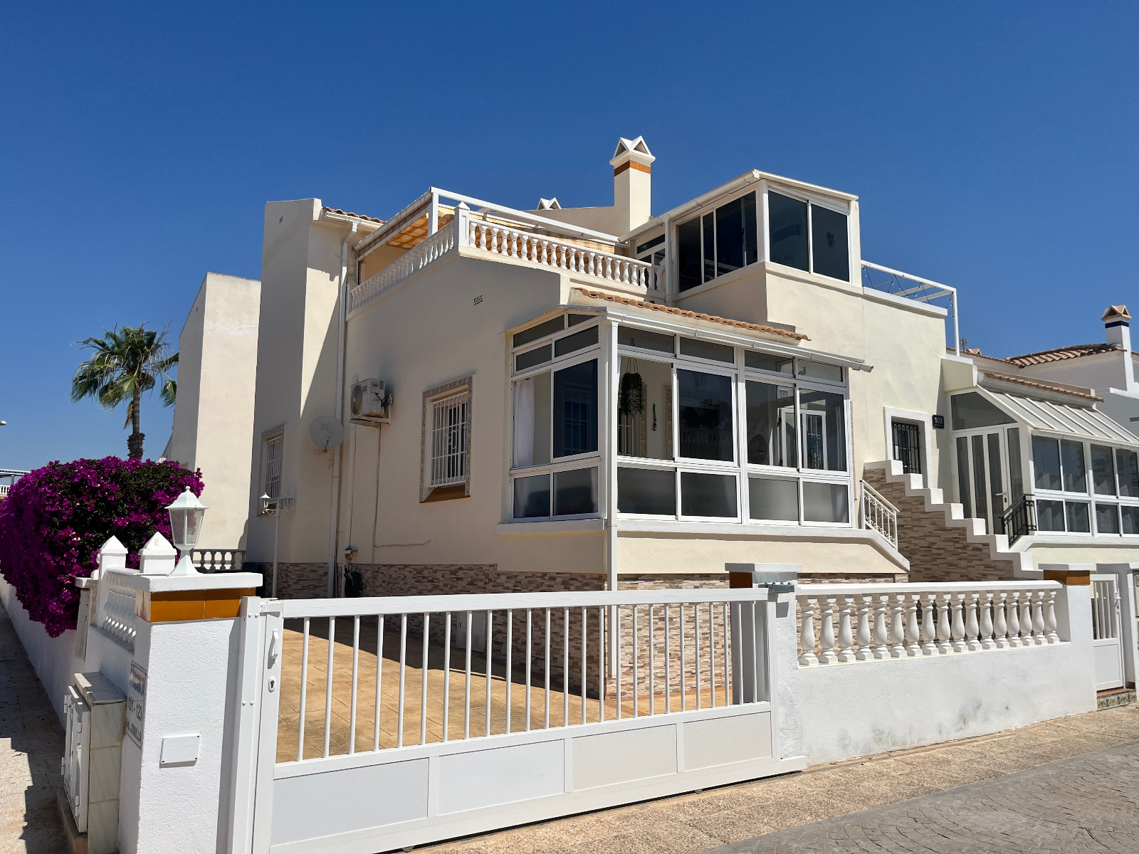 For Sale - 3 Bedroom 2 Bathroom Quad House in Playa Flamenca - Jumilla  - Alicante