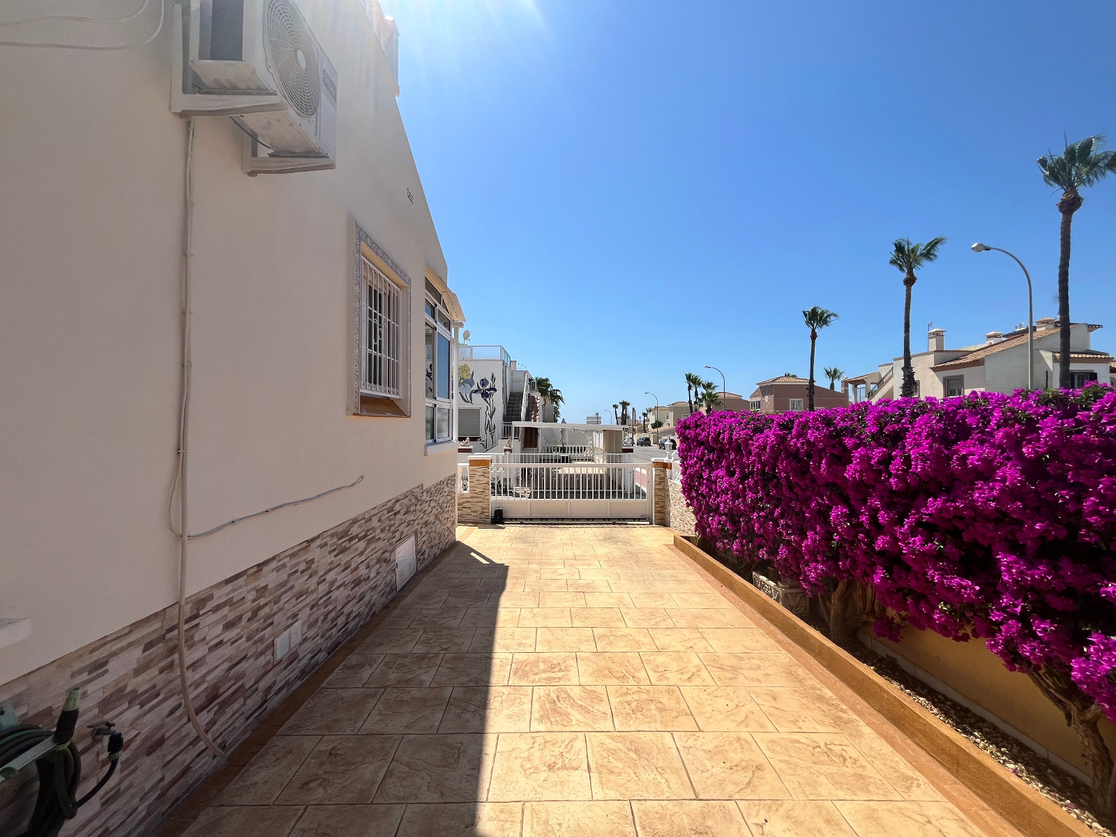 For Sale - 3 Bedroom 2 Bathroom Quad House in Playa Flamenca - Jumilla  - Alicante