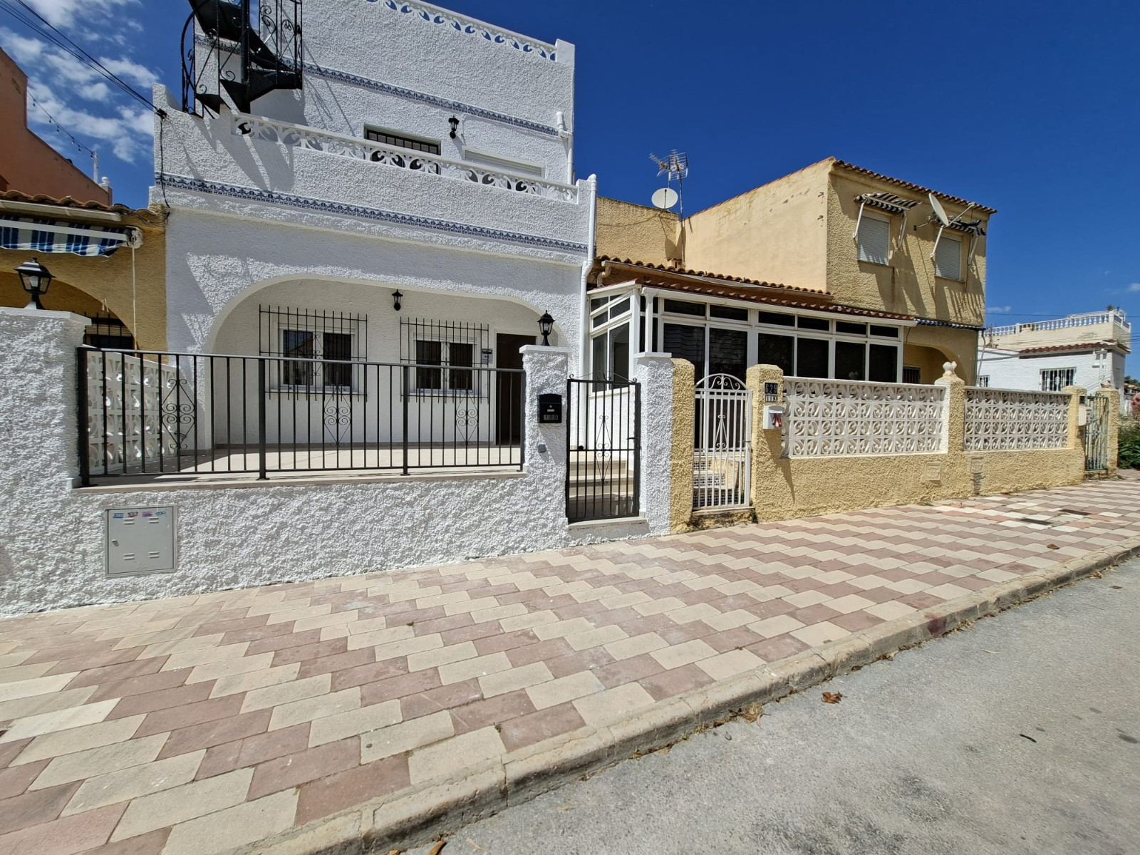 For Sale - 1 Bedroom 1 Bathroom Town House in La Marina - La Marina  - Alicante
