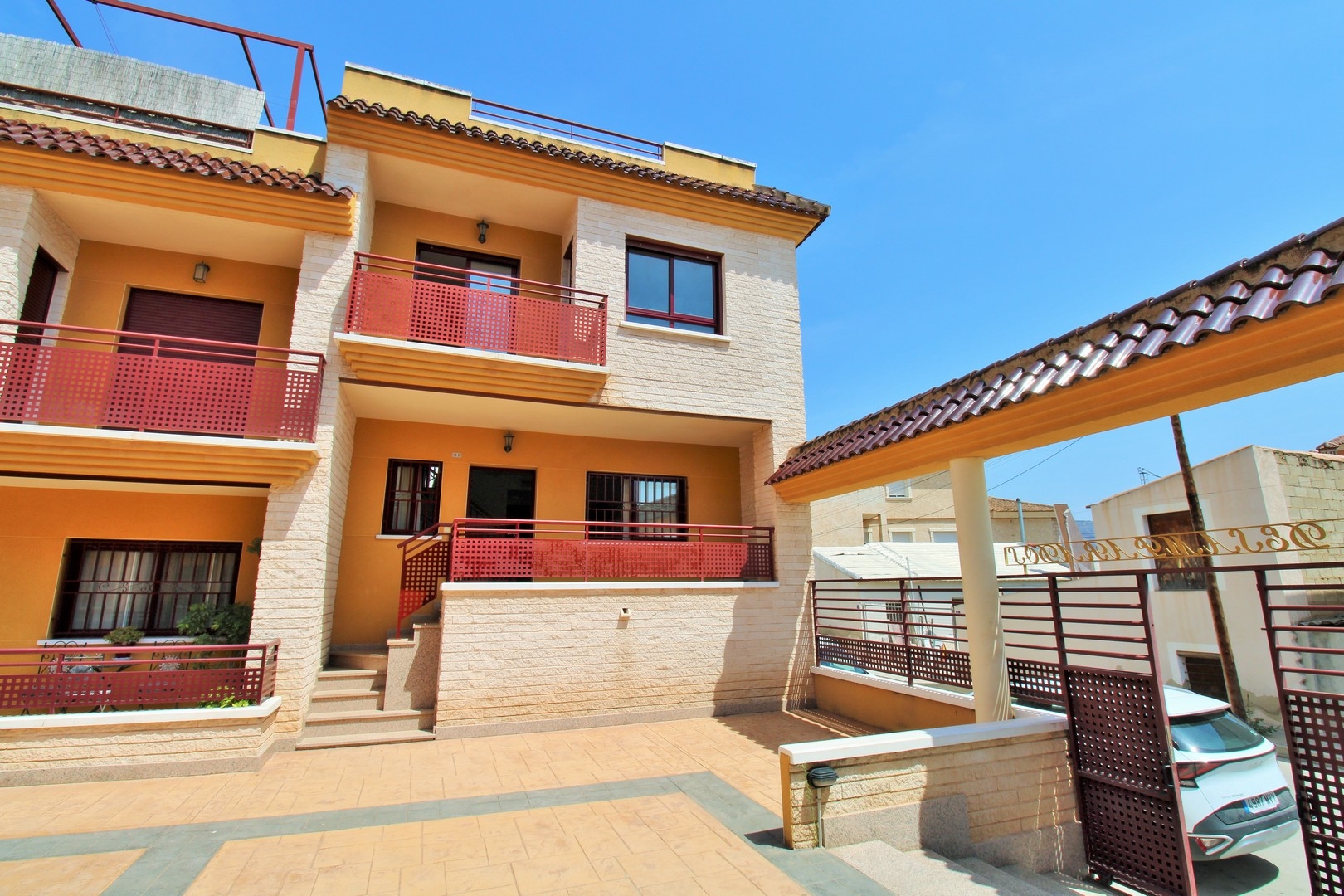 3 Bedroom 3 Bathroom Semi Detached House in Orihuela