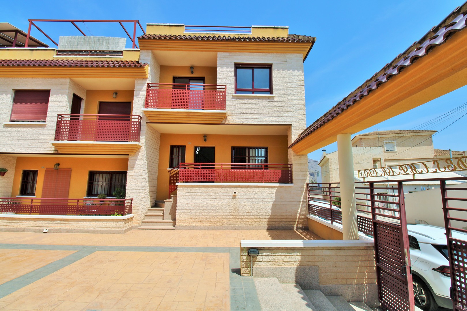 For Sale - 3 Bedroom 3 Bathroom Semi Detached House in Orihuela - Los Desamparados  - Alicante
