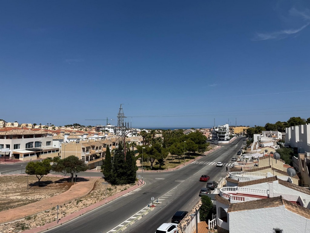 For Sale - 3 Bed apartment close to amenities -  - Alicante