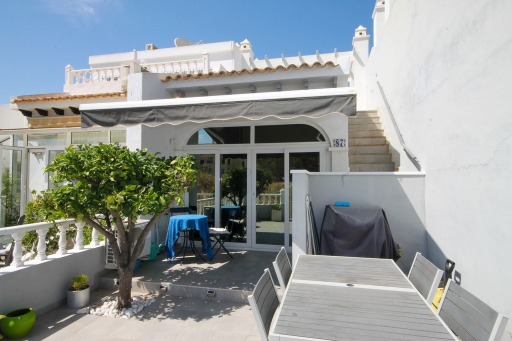 Well presented 1 bed, south facing house