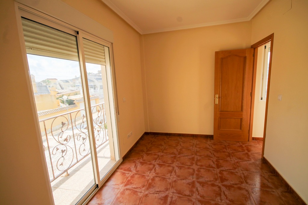 For Sale - Semi detached house with pool and basement -  - Alicante