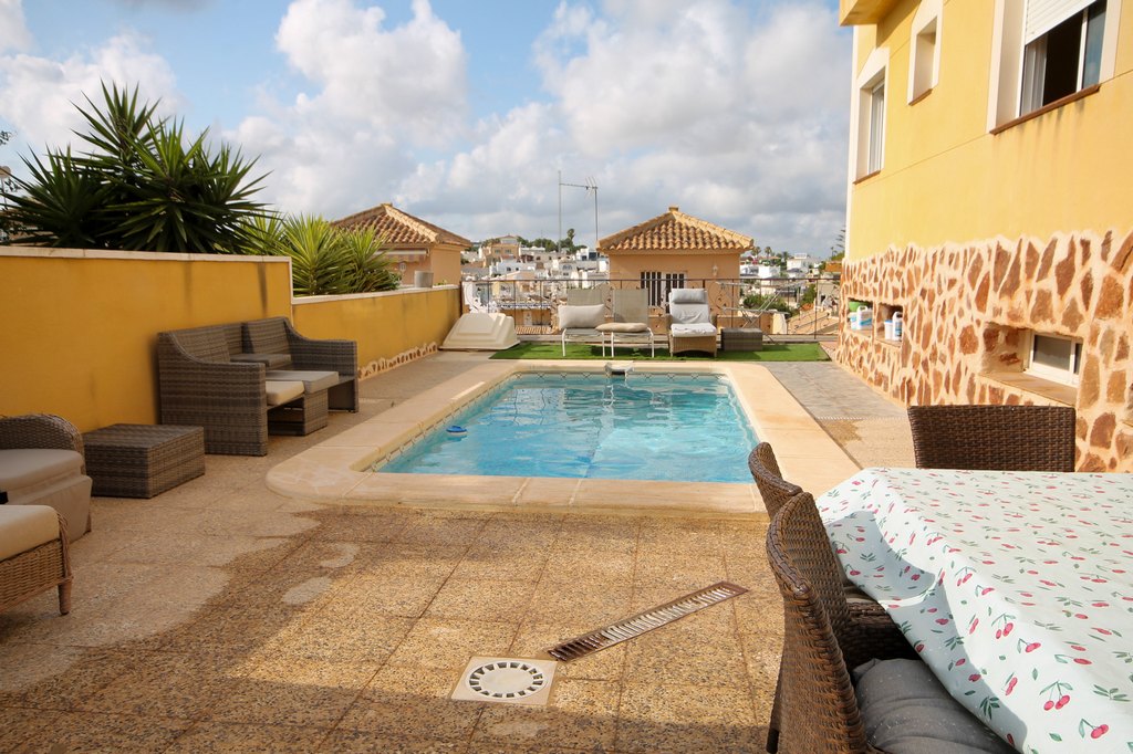 For Sale - Semi detached house with pool and basement -  - Alicante