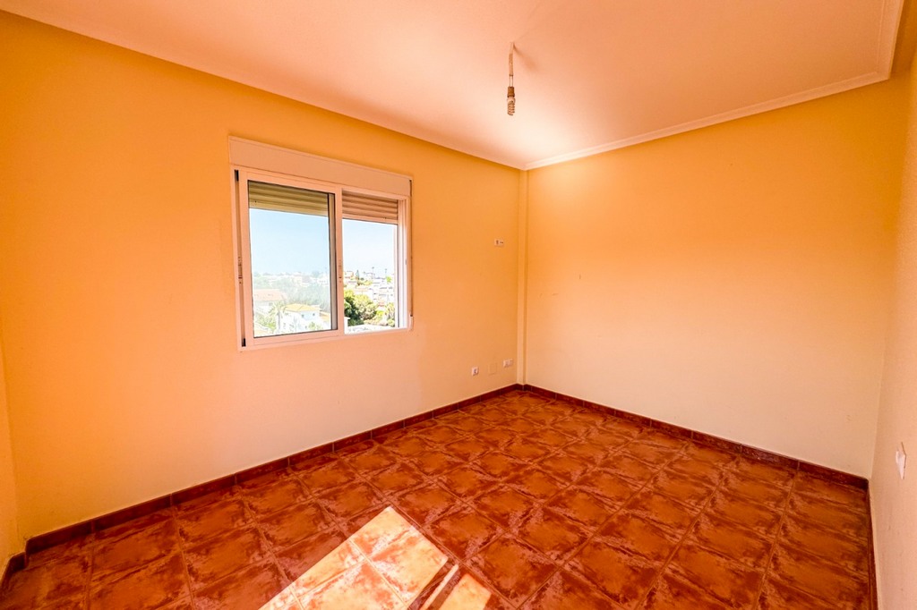For Sale - Semi detached house with pool and basement -  - Alicante