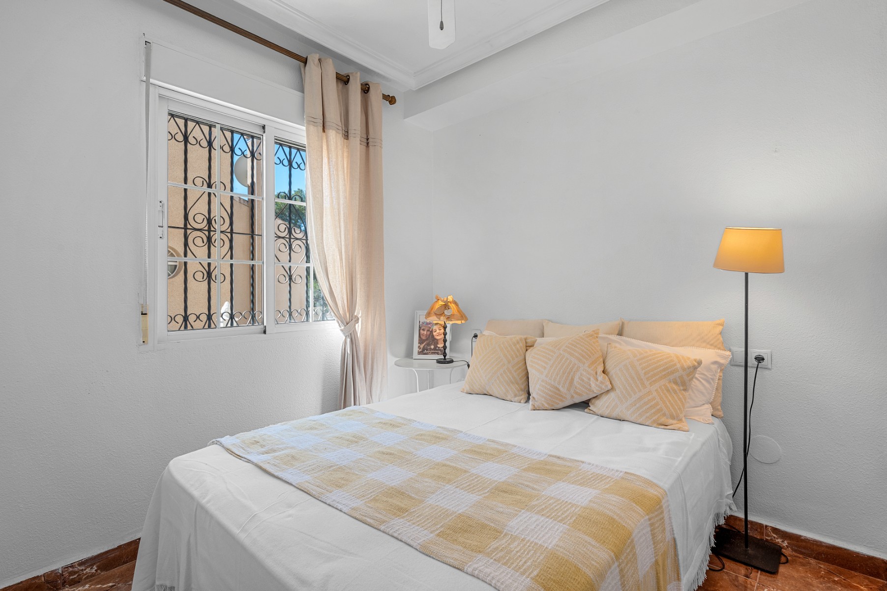 For Sale - 3 Bedroom 2 Bathroom Villa in Villamartin - Villamartin  - Alicante