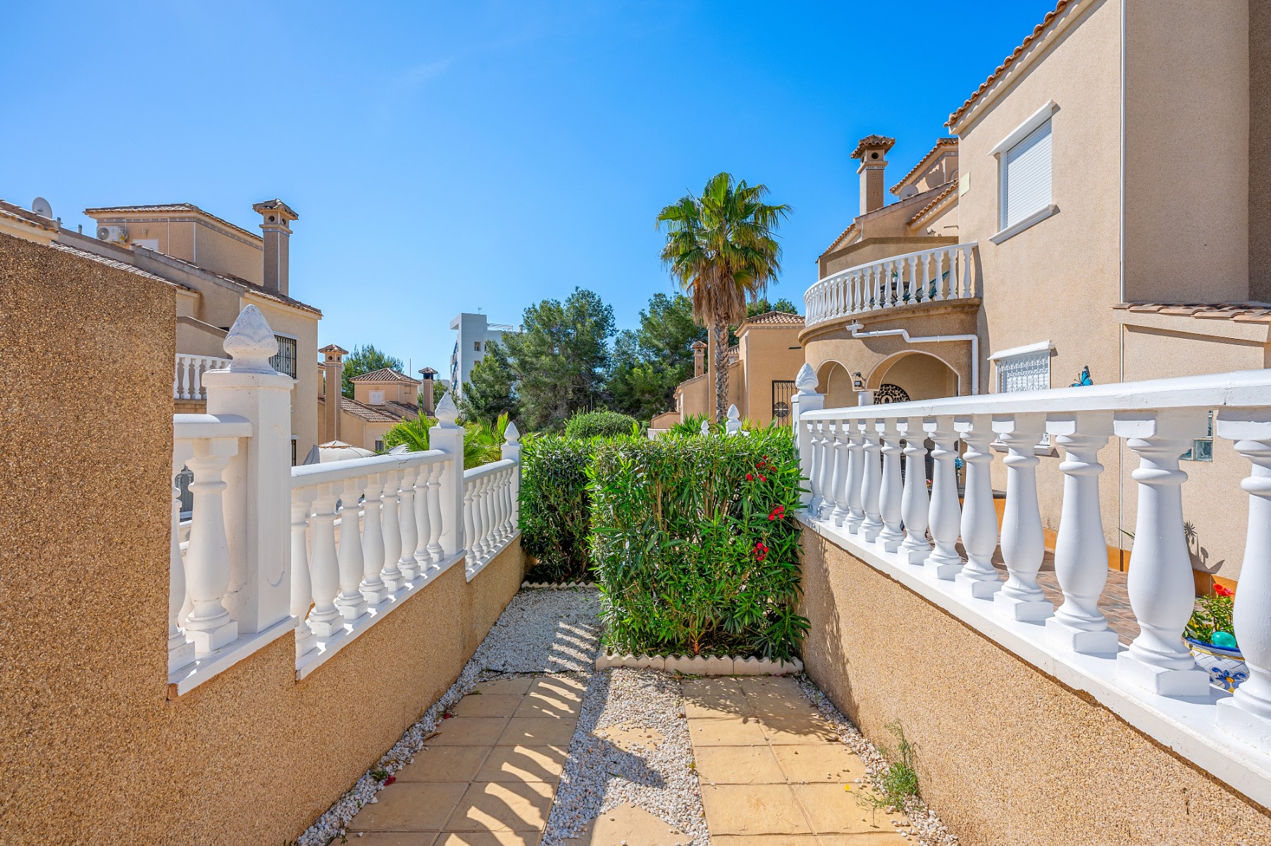 For Sale - 3 Bedroom 2 Bathroom Villa in Villamartin - Villamartin  - Alicante
