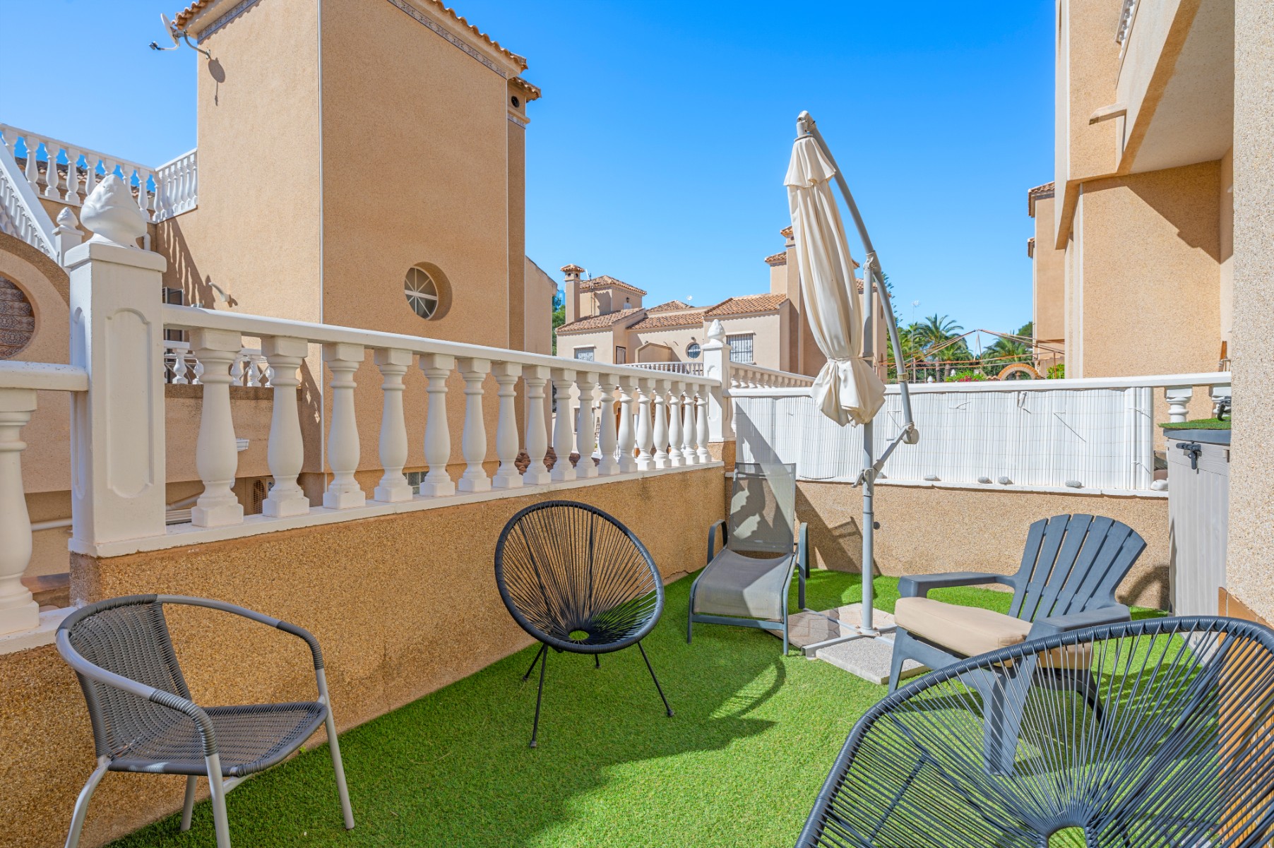 For Sale - 3 Bedroom 2 Bathroom Villa in Villamartin - Villamartin  - Alicante