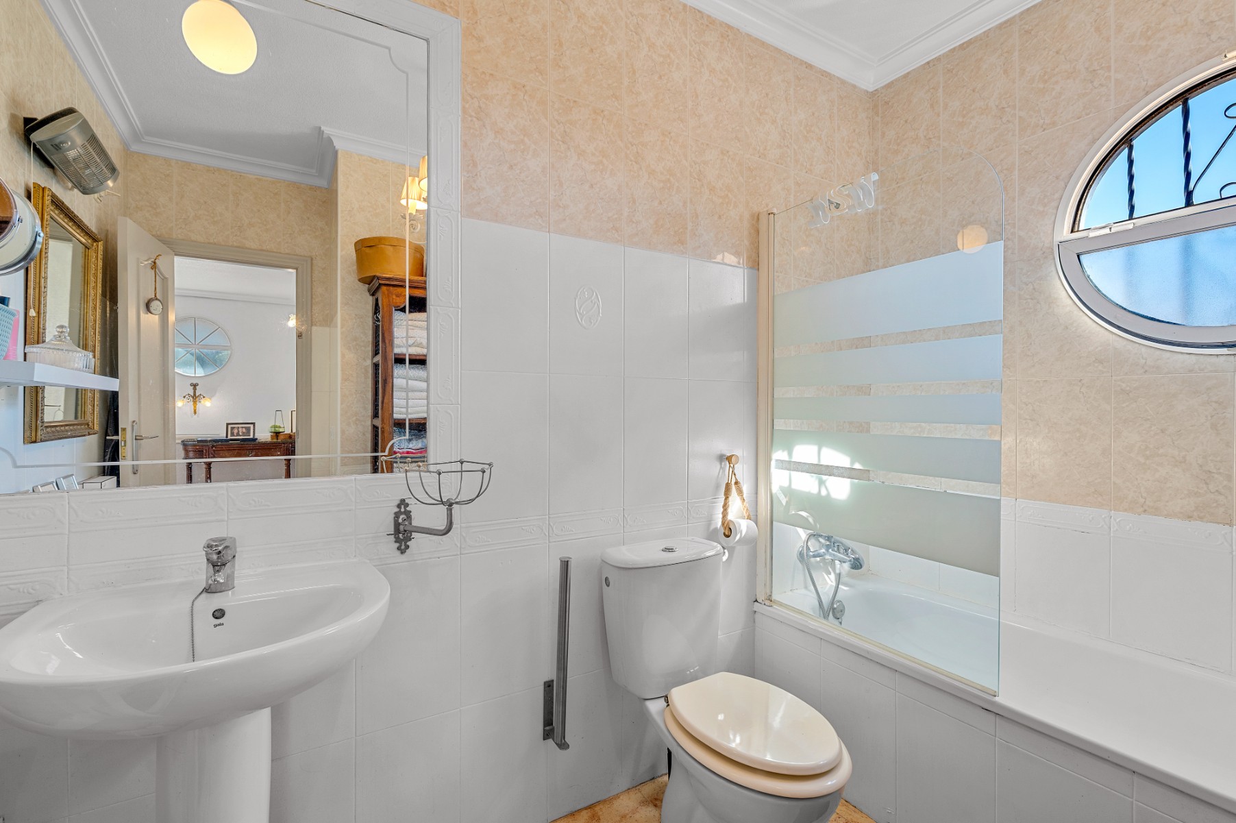 For Sale - 3 Bedroom 2 Bathroom Villa in Villamartin - Villamartin  - Alicante
