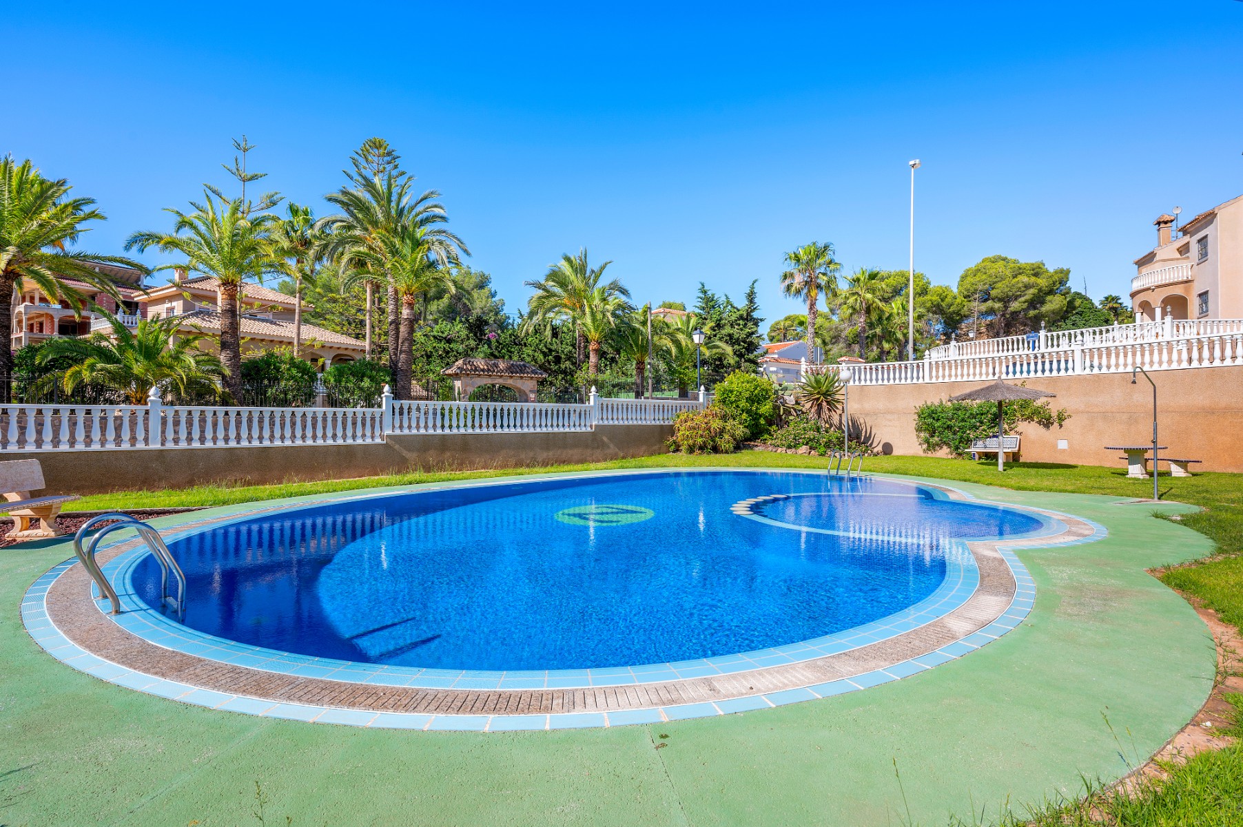 For Sale - 3 Bedroom 2 Bathroom Villa in Villamartin - Villamartin  - Alicante