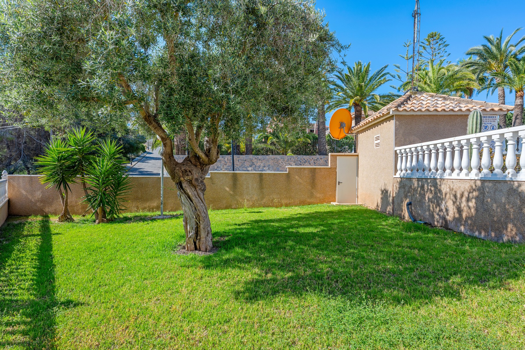 For Sale - 3 Bedroom 2 Bathroom Villa in Villamartin - Villamartin  - Alicante