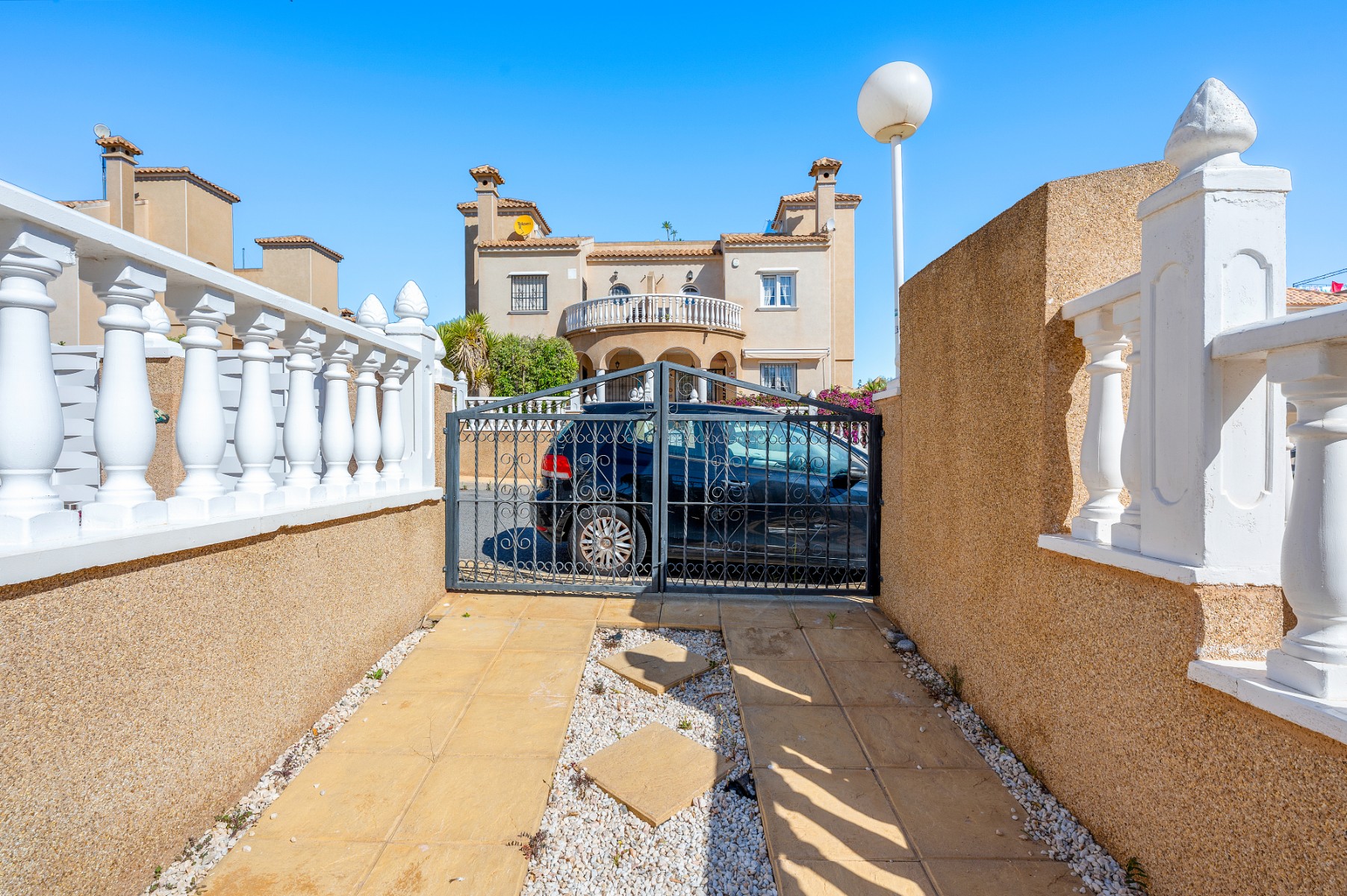For Sale - 3 Bedroom 2 Bathroom Villa in Villamartin - Villamartin  - Alicante