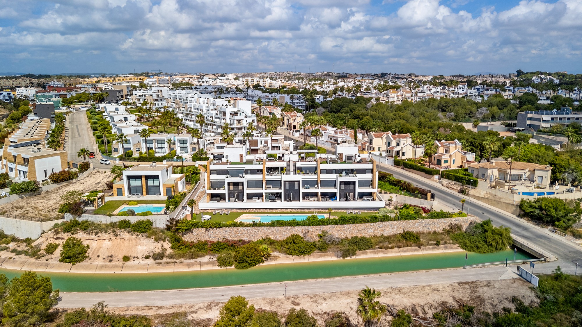 For Sale - 2 Bedroom 2 Bathroom Apartment - Top Floor Apartment in Villamartin - Villamartin  - Alicante