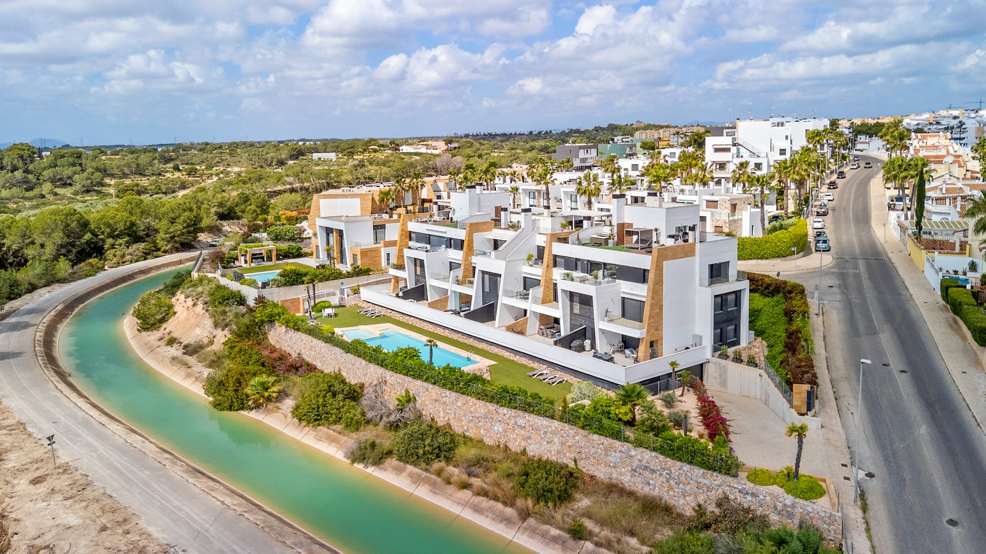 For Sale - 2 Bedroom 2 Bathroom Apartment - Top Floor Apartment in Villamartin - Villamartin  - Alicante