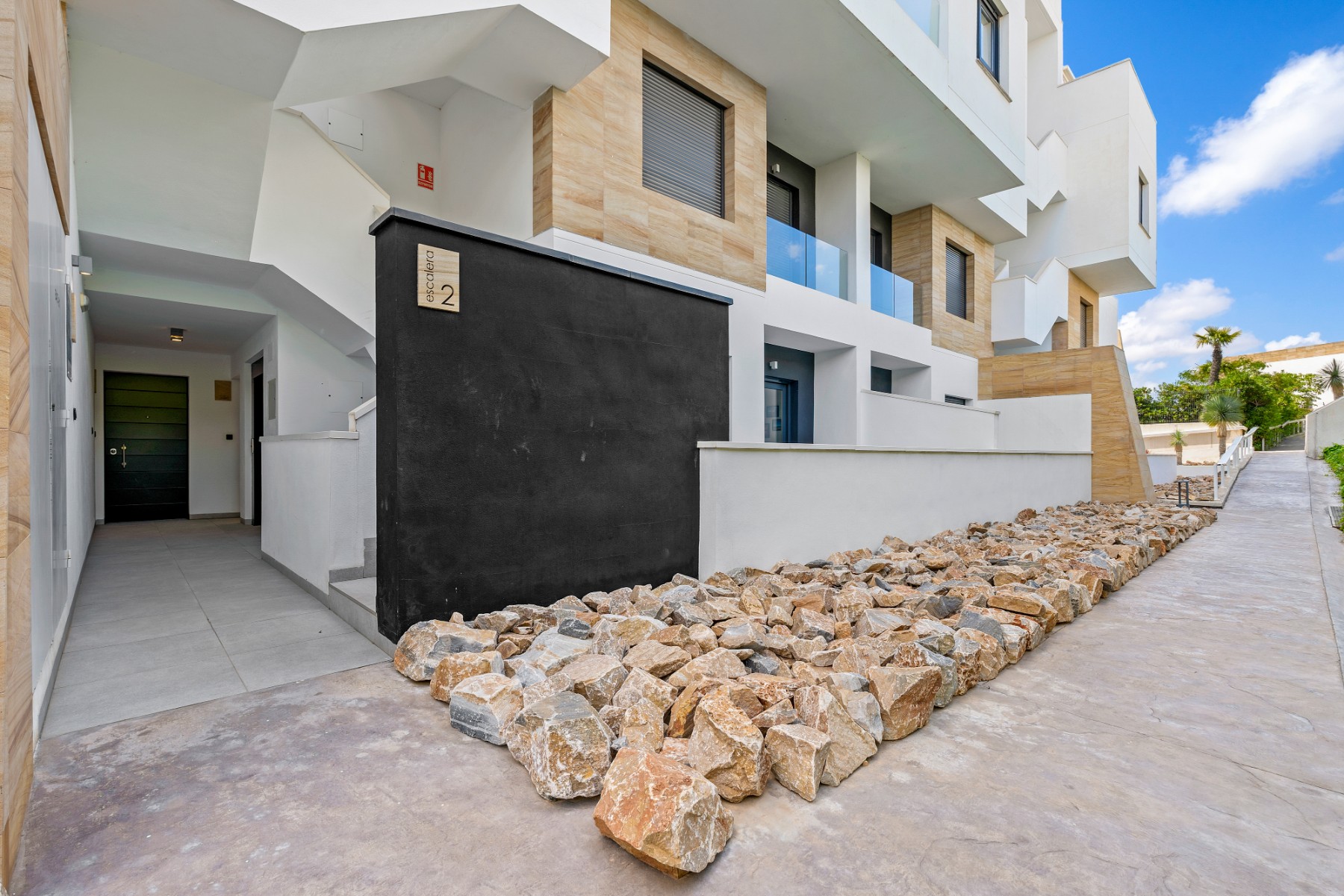 For Sale - 2 Bedroom 2 Bathroom Apartment - Top Floor Apartment in Villamartin - Villamartin  - Alicante